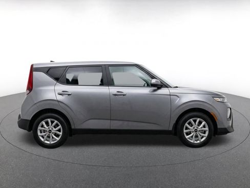 Used 2025 Kia Soul LX w/ LX Technology Package FWD image 13