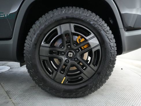 Used 2023 Rivian R1S Adventure AWD/4WD image 9