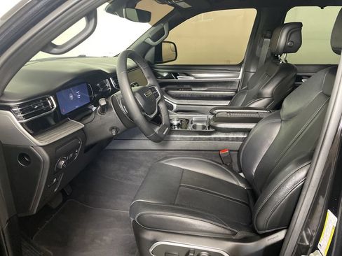 Certified 2023 Jeep Wagoneer Series III w/ Convenience Group I AWD/4WD image 10