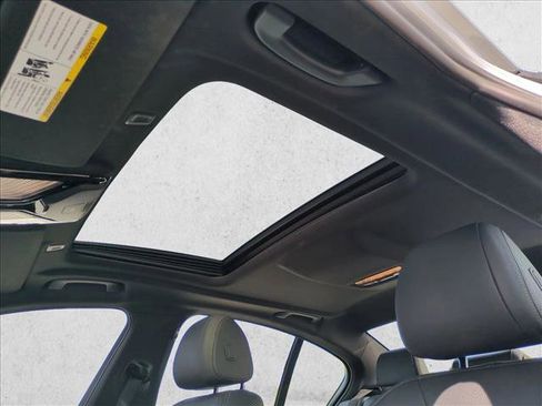 Used 2020 BMW 530e w/ Premium Package image 16