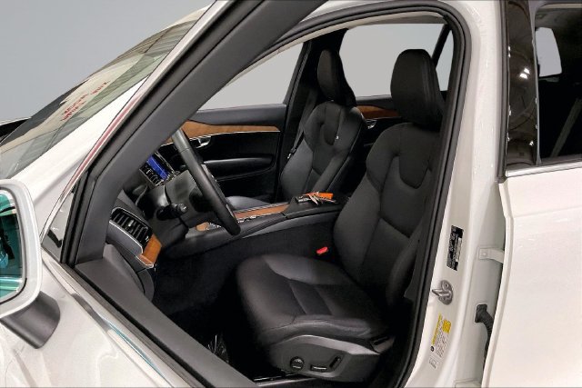 Certified 2024 Volvo XC90 T8 Plus w/ Protection Package Premier AWD/4WD image 28