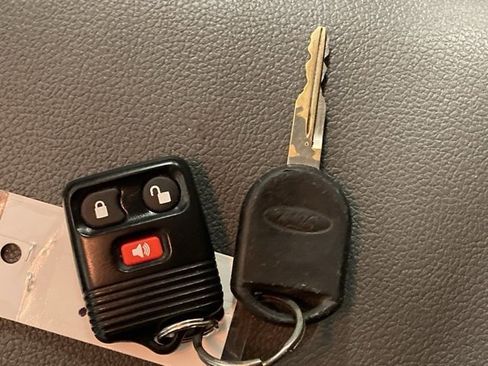 Used 2005 Ford Freestyle SEL image 27