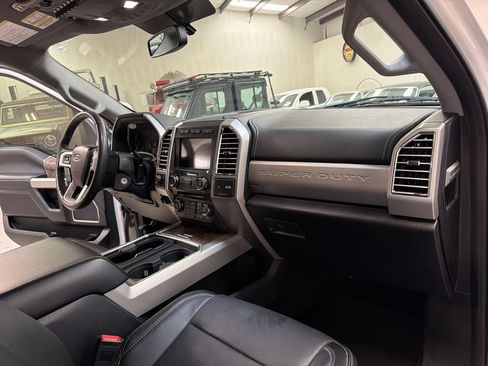 Used 2017 Ford F250 Lariat w/ Lariat Value Package AWD/4WD image 36
