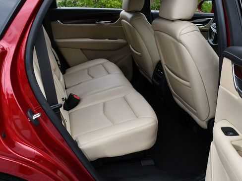 Used 2019 Cadillac XT5 Luxury FWD image 18