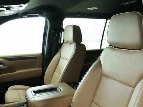 Used 2024 Chevrolet Suburban Premier image 17