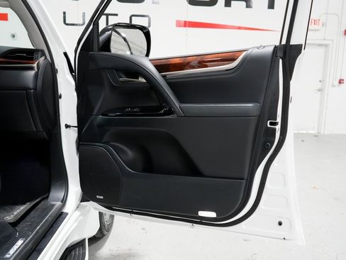 Used 2017 Lexus LX 570 4WD image 35