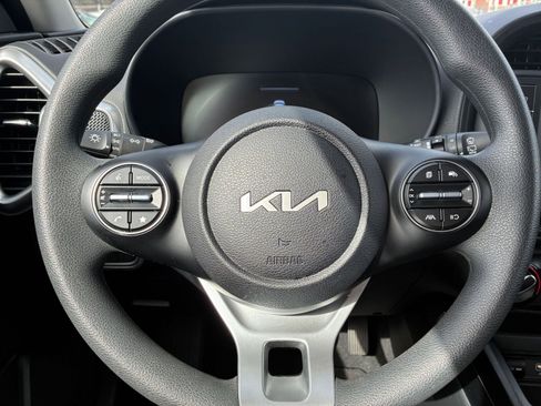 Used 2025 Kia Soul LX w/ LX Technology Package FWD image 21