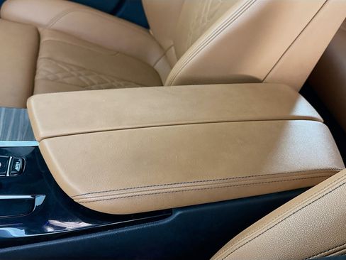 Used 2021 BMW 530i w/ Premium Package image 18