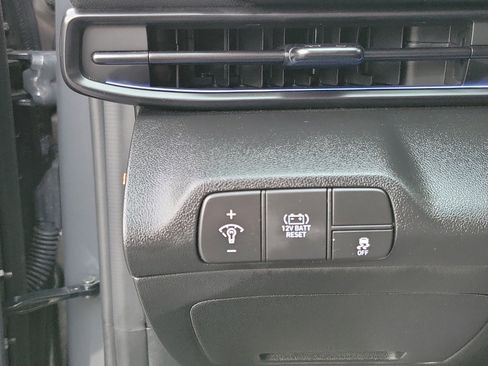 Certified 2025 Hyundai Elantra SEL image 16