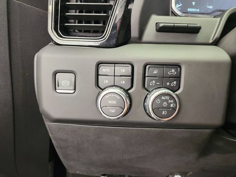 Used 2023 GMC Sierra 1500 AT4 w/ AT4 Premium Package AWD/4WD image 21