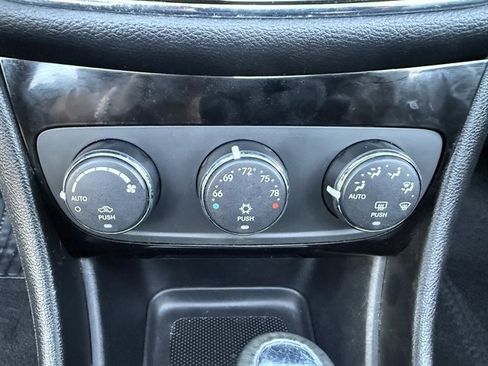 Used 2012 Chrysler 200 Touring image 28