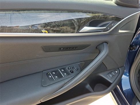 Used 2020 BMW 530e xDrive w/ Premium Package image 12