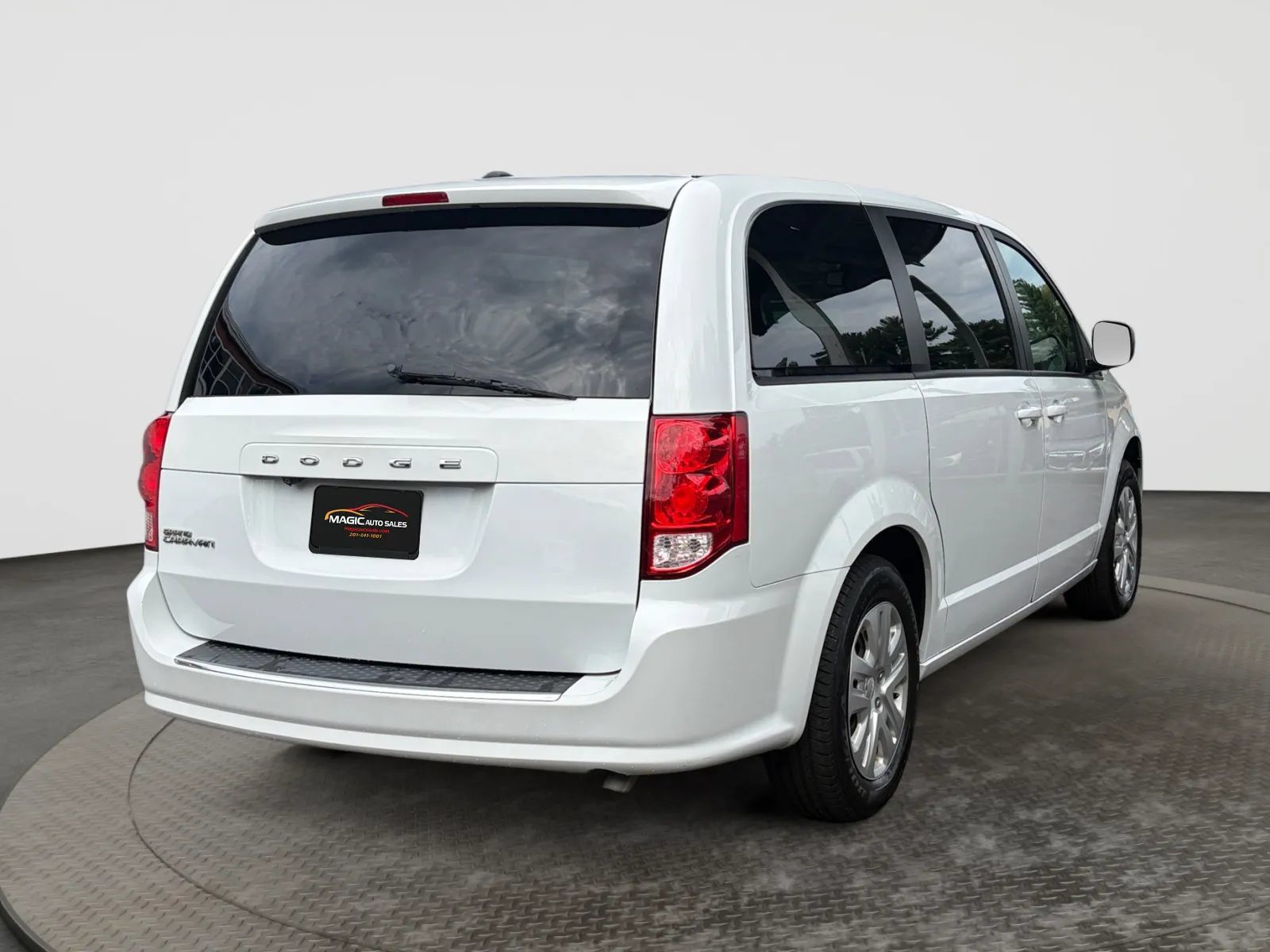Used 2018 Dodge Grand Caravan SE w/ UConnect Hands-Free Group FWD image 10