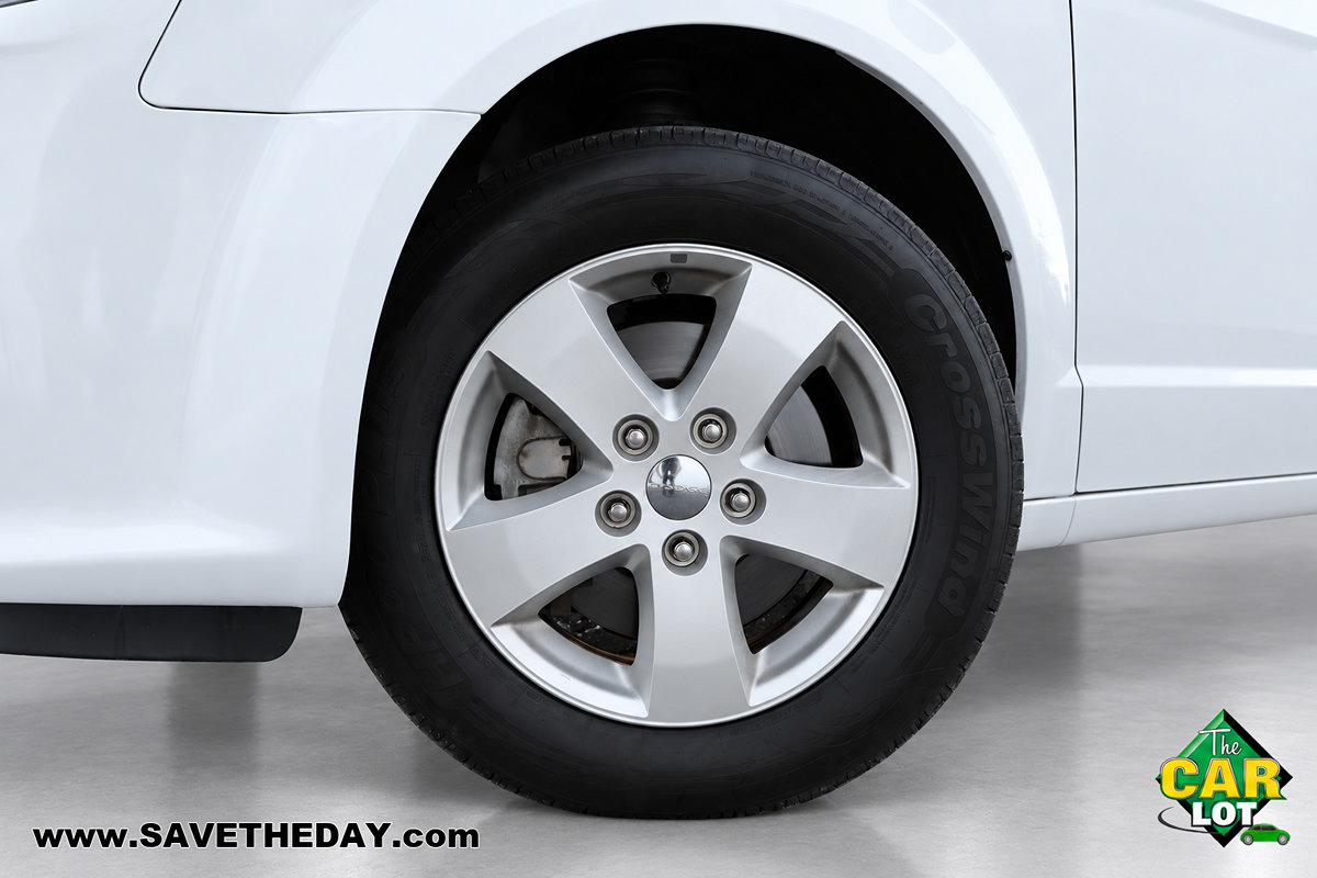 Used 2019 Dodge Grand Caravan SE FWD image 4