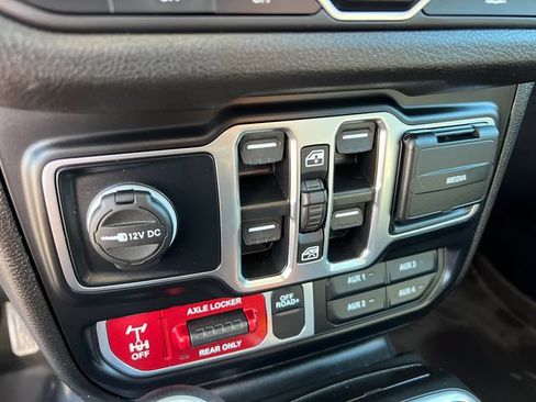 Certified 2024 Jeep Gladiator Sport AWD/4WD image 20