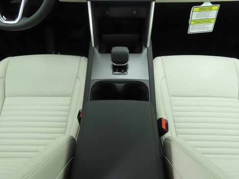 Used 2025 Land Rover Discovery Sport S image 16