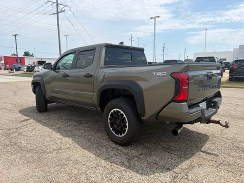 Used 2026 Toyota Tacoma TRD Off-Road w/ TRD Off Road Upgrade Package AWD/4WD image 5
