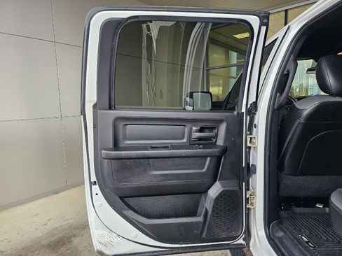 Used 2021 RAM 3500 Tradesman w/ Chrome Appearance Group image 17