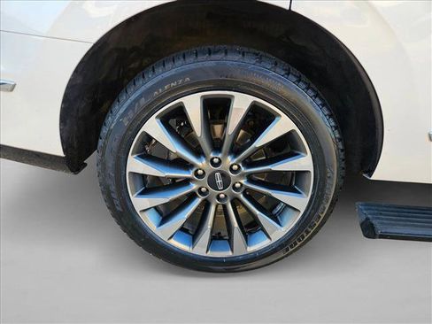 Used 2019 Lincoln Navigator Select RWD image 22