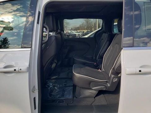 New 2026 Chrysler Pacifica Limited AWD/4WD image 7