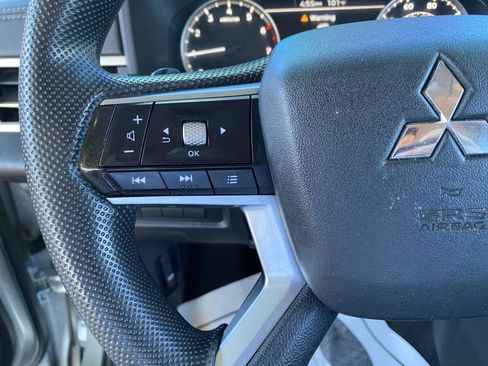 Used 2022 Mitsubishi Outlander ES image 52