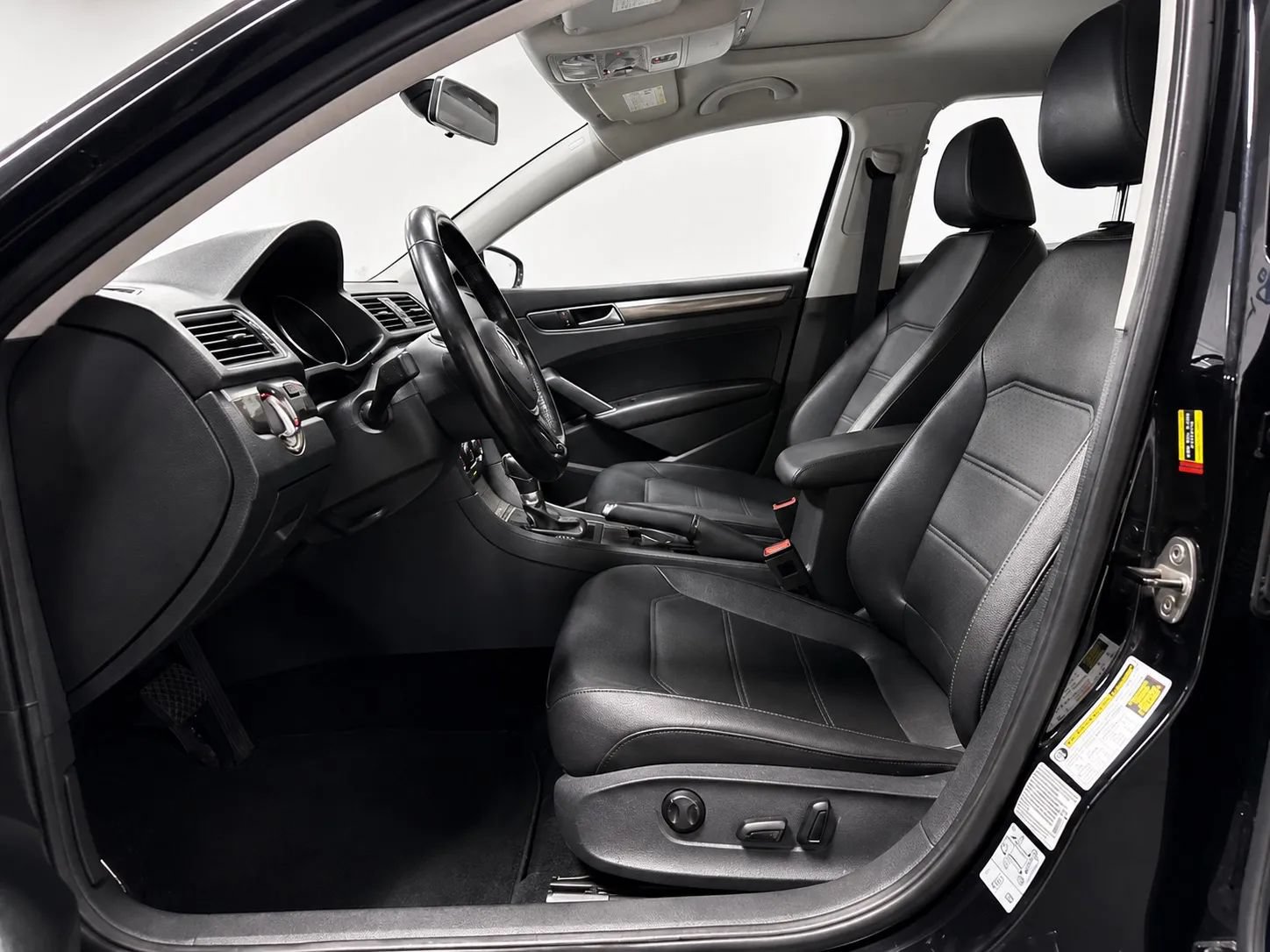 Used 2018 Volkswagen Passat 2.0T SE FWD image 11