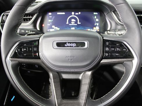 Used 2022 Jeep Grand Cherokee Overland w/ Luxury Tech Group IV image 13