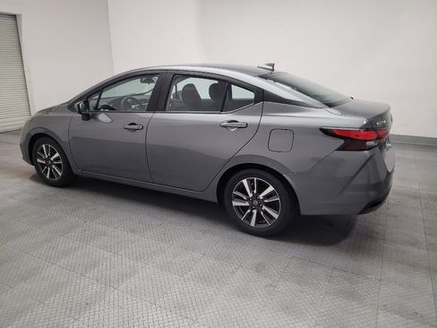 Used 2021 Nissan Versa SV FWD image 3