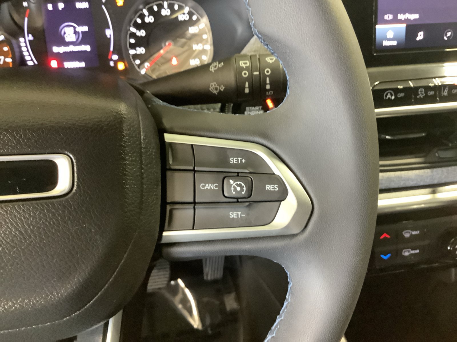 Used 2022 Jeep Compass Latitude FWD image 18