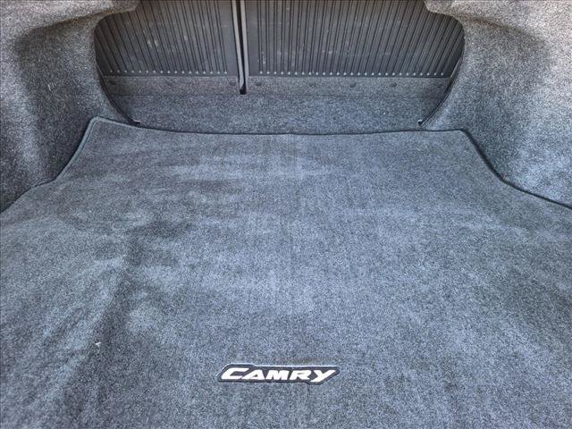 Used 2015 Toyota Camry SE w/ Moonroof Package FWD image 6