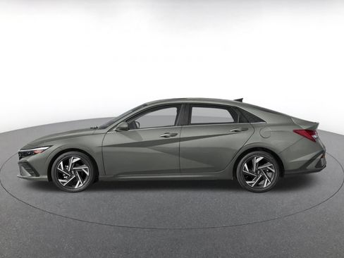 Used 2025 Hyundai Elantra SEL FWD image 3