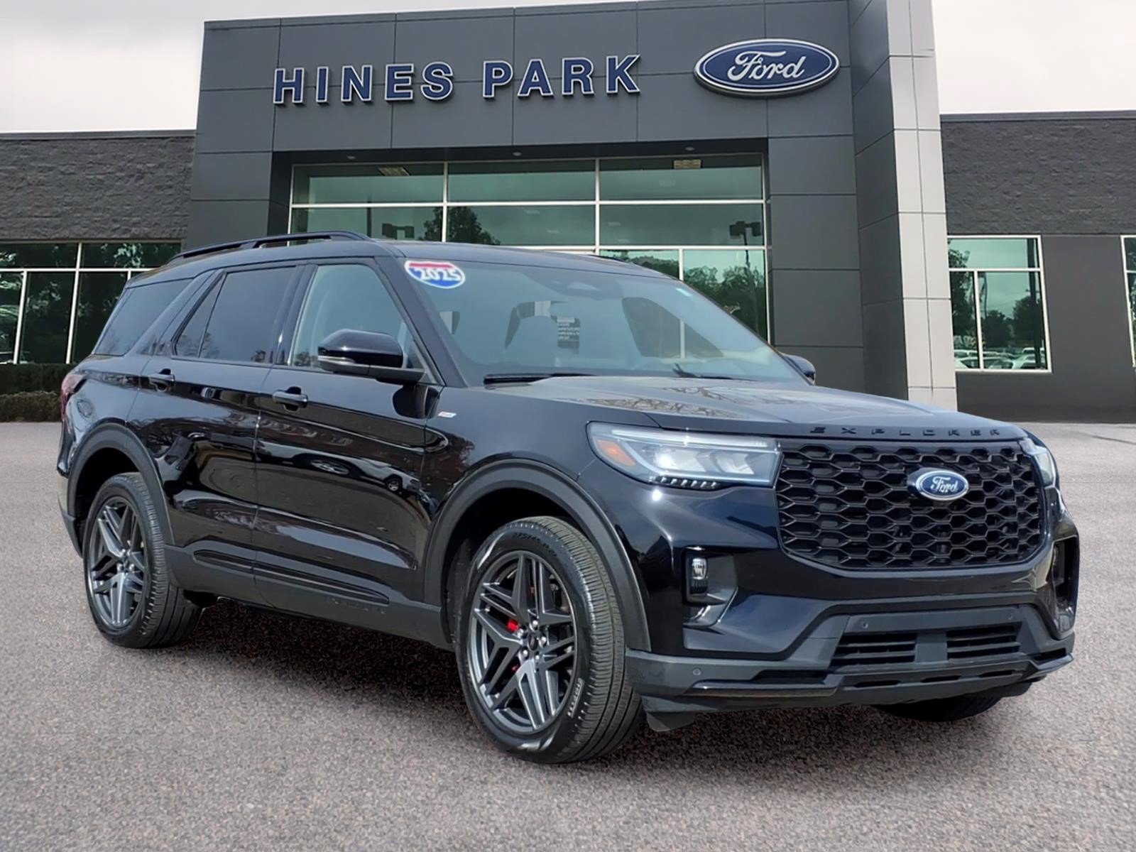 Used 2025 Ford Explorer ST-Line w/ ST-Line Street Pack AWD/4WD image 1