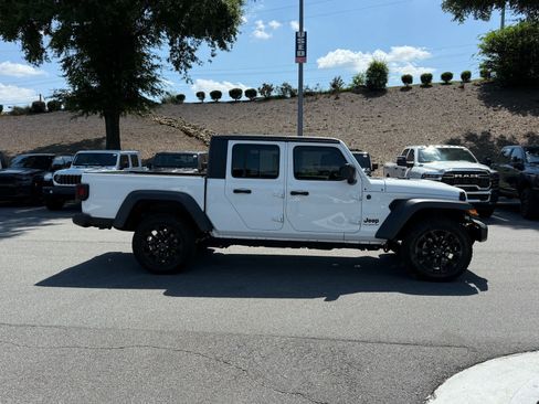 Used 2024 Jeep Gladiator Sport AWD/4WD image 6