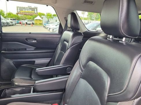Certified 2024 Nissan Pathfinder SL w/ SL Premium Package FWD image 12