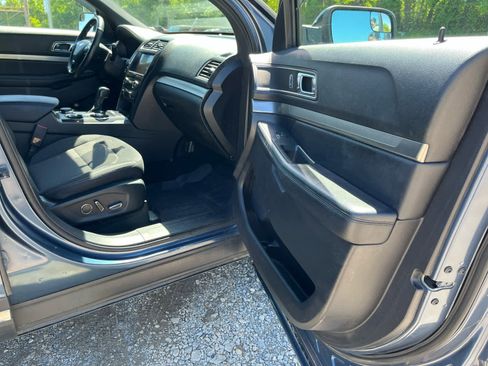 Used 2018 Ford Explorer XLT w/ Equipment Group 201A AWD/4WD image 32