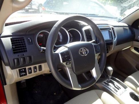 Used 2014 Toyota Tacoma PreRunner w/ SR5 Package image 10