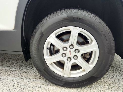 Used 2019 GMC Acadia SLE w/ LPO, Floor Liner Package image 9