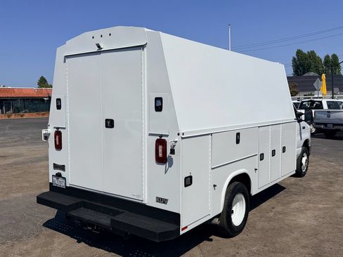 Used 2023 Ford E-450 and Econoline 450 Super Duty w/ Power Windows & Locks Group RWD image 6