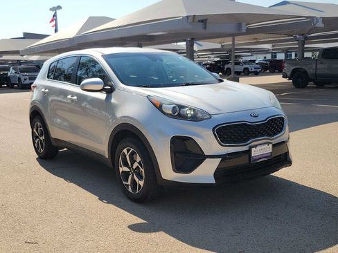Used 2022 Kia Sportage LX FWD image 2