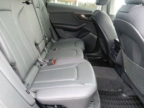 Used 2023 Audi Q8 Premium image 35