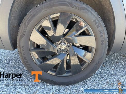 Used 2025 Volkswagen Atlas SE w/ Panoramic Sunroof Package image 5