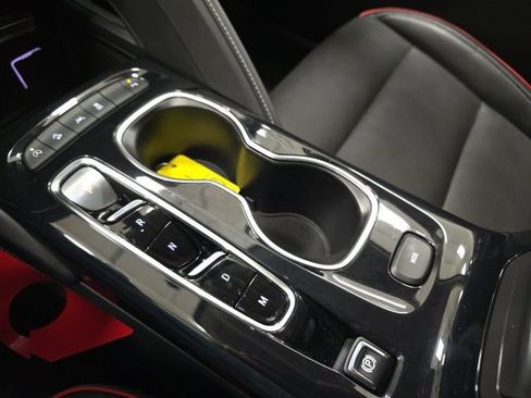 Certified 2022 Buick Envision Essence w/ Sport Touring Package image 17