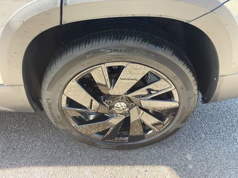 Used 2024 Volkswagen Taos SE image 13