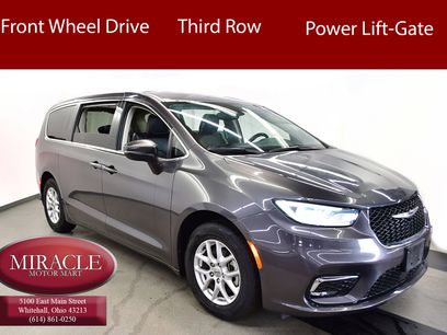 Used 2023 Chrysler Pacifica Touring-L