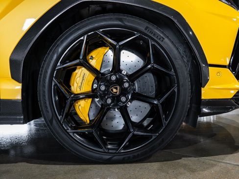 Used 2024 Lamborghini Urus Performante AWD/4WD image 14
