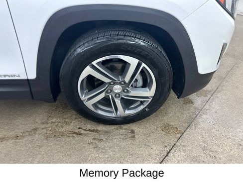 Used 2020 GMC Terrain SLT w/ Preferred Package FWD image 17