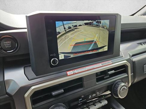 Used 2025 Toyota Tacoma SR5 AWD/4WD image 14