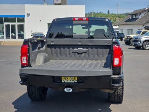 Used 2017 Chevrolet Silverado 1500 LTZ Z71 w/ LTZ Plus Package image 9
