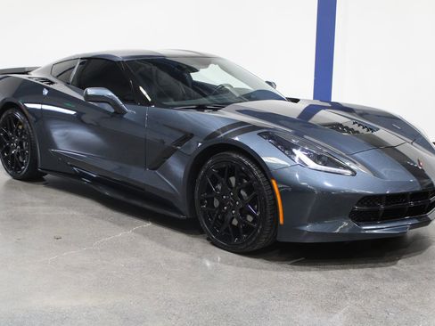 Used 2019 Chevrolet Corvette Stingray Coupe w/ Carbon Flash Badge Package RWD image 2