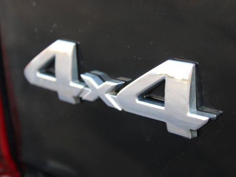 Used 2019 Toyota Tacoma SR image 6